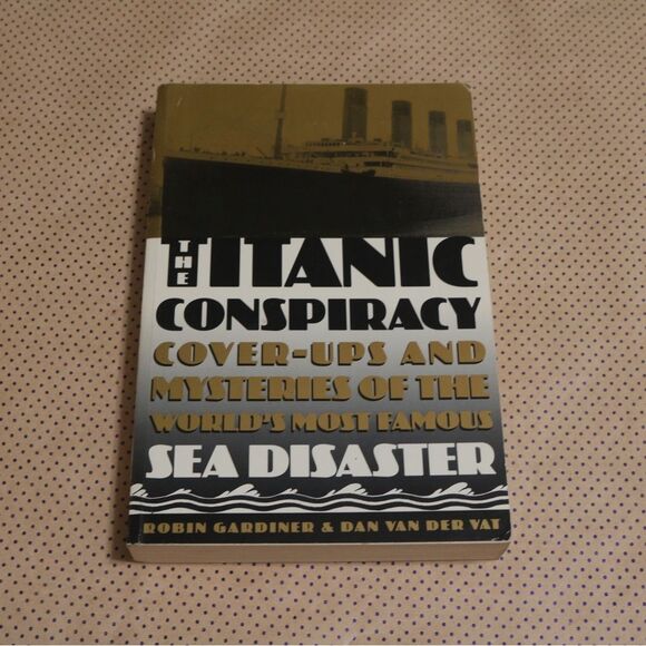 Dan Van Der Vat and Robin Gardiner The Titanic Conspiracy Book - Picture 1 of 1